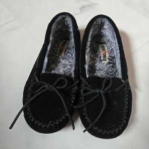 Minnetonka Black Suede Slip On Moccasin Size 8